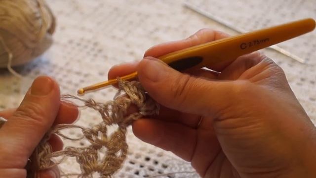 Шаль с бусинами,соломоновы петли и пышные столбики.Crochet Shawl (Шаль #37) смотреть онлайн