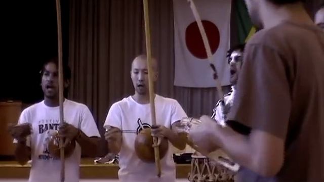 How to sing "Eu Sou Bantus Capoeira" смотреть онлайн