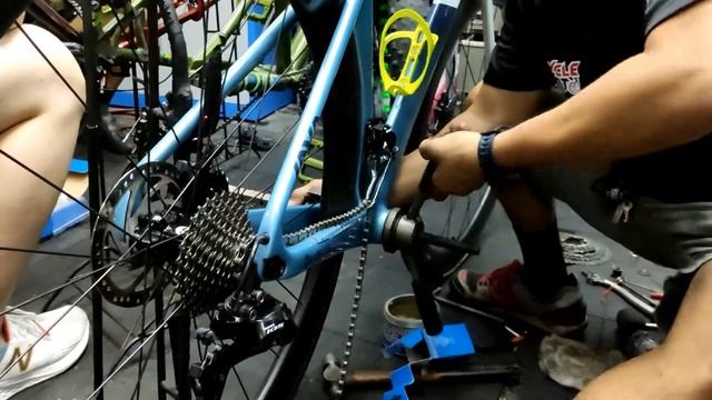 1 week Java Fuoco 2022 presfit bottom bracket issue | fixed, replaced. смотреть онлайн