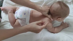 Профилактика кривошеи дома мамой для грудничков от 3 месяцев