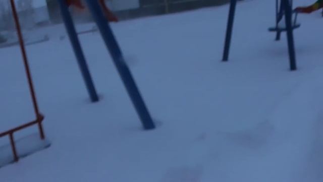Детские площадки в Миассе превратились в большой сугроб смотреть онлайн
