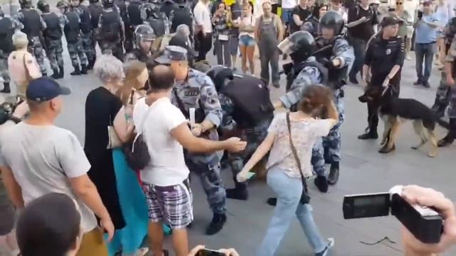 Айн,цвай,полицай! Ты сдавайся, Русиш швайн! Курка,яйко нам давай! и все это в Советском Союзе ! смотреть онлайн