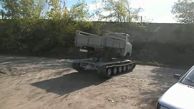 Как поставить Уаз на гусеницы? Первые метры обкатка. смотреть онлайн