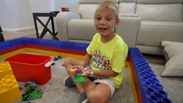 Trapped in Giant Lego HOUSE! смотреть онлайн