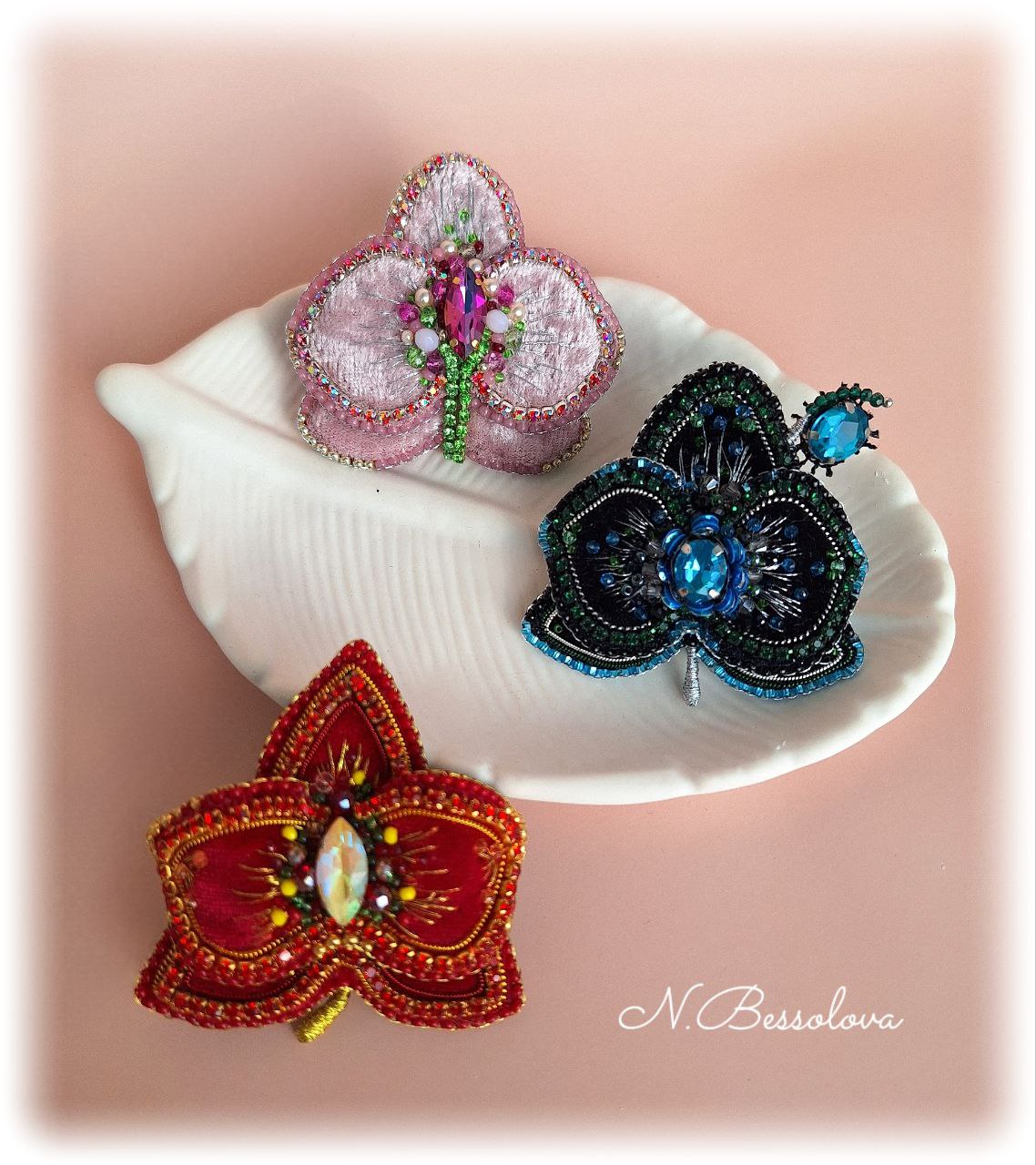 Мастер класс. Вышивка по бархату. Секреты работы . Брошь " Орхидея". 1 часть. смотреть онлайн