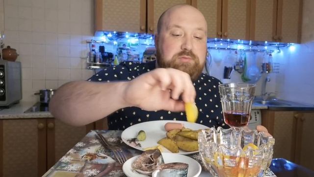 MUKBANG RUSSIA. EATING KIMCHI And POTATO. МУКБАНГ РОССИЯ. ЕМ КИМЧИ И КАРТОФЕЛЬ. АСМР. ASMR. 먹방