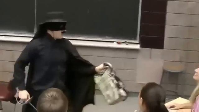 Срывать лекции нужно уметь смотреть онлайн