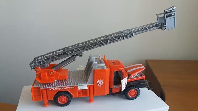 Машинки Велли Технопарк Пожарная машина Урал Обзор новинок Коллекционные модели машин смотреть онлайн