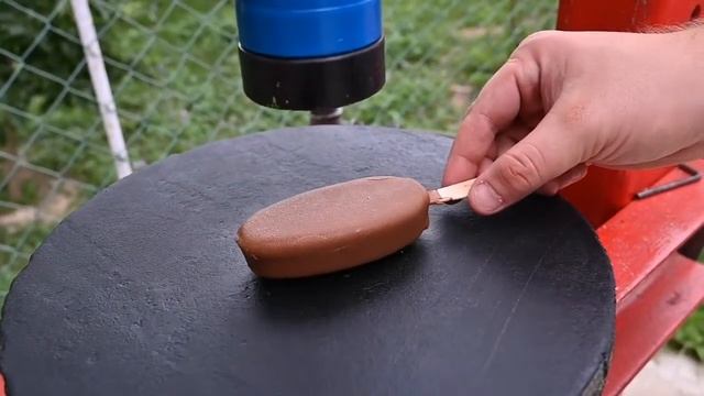 Мороженое против гидравлического пресса смотреть онлайн