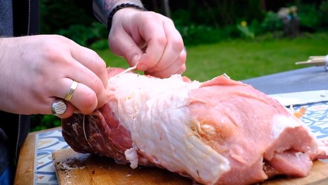 БОЛЬШОЙ КУСОК МЯСА как приготовить/Свиная корейка на мангале/Запеченная свинина куском смотреть онлайн