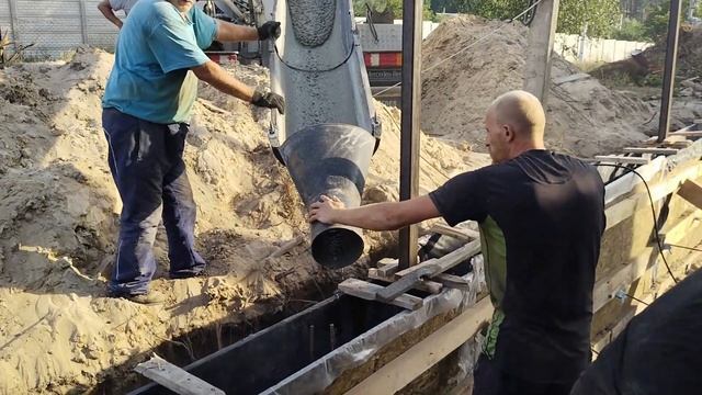 ЗАЛИВАЕМ ФУНДАМЕНТ ПОД ЗАБОР смотреть онлайн