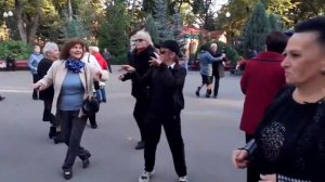 НА БЕРЕГУ ЧУ! СЧАСТЛИВЫЕ МОМЕНТЫ ИЗ ПАРКА ГОРЬКОГО ХАРЬКОВ.mp4