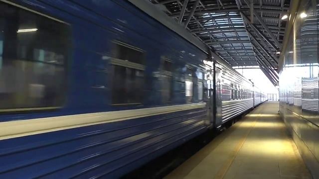 Электровоз ЧС7-247 (ТЧЭ-33) со скорым поездом "Славянский экспресс" №004Б Брест - Москва. смотреть онлайн