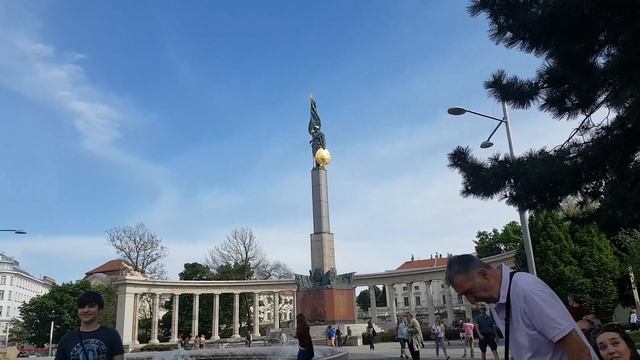 г.Вена Памятник советским воинам погибшим при взятии Вены. смотреть онлайн