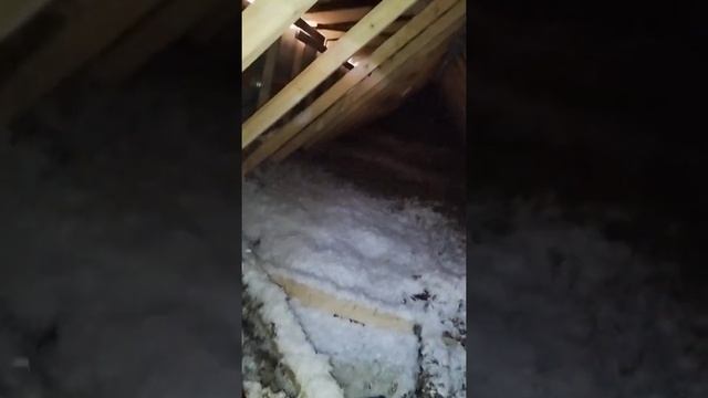 Утепление потолка ватой через пылесос во Франции Нант