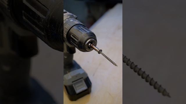 Полезная хитрость! Как можно легко вытащить застрявшее дерево из коронки? #shorts смотреть онлайн