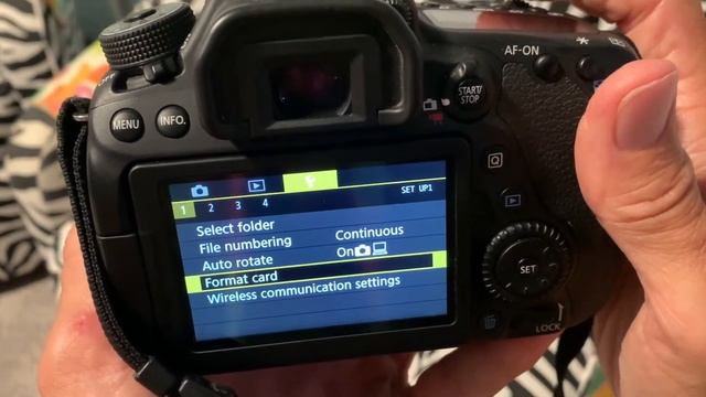 How to navigate through your menu on your Canon EOS 80D SLR Camera смотреть онлайн