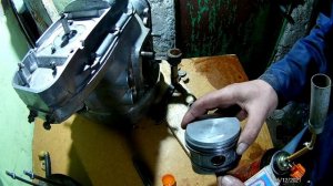 установка цилиндров и поршней на мотоцикл Урал