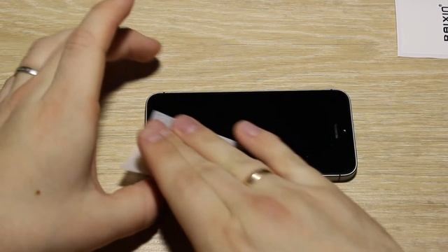 Как наклеить защитное стекло на iPhone 5s смотреть онлайн