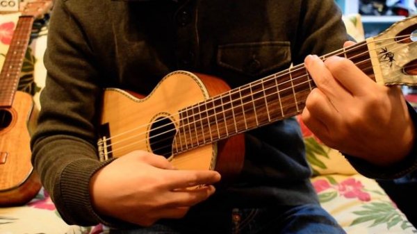 NEW/MAHALO MP5 Guitarlele@ukuleleshoptantan