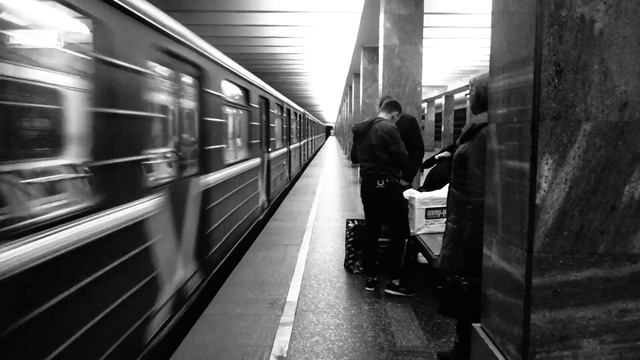 Номерной отправляется со станции Новоясеневская. смотреть онлайн