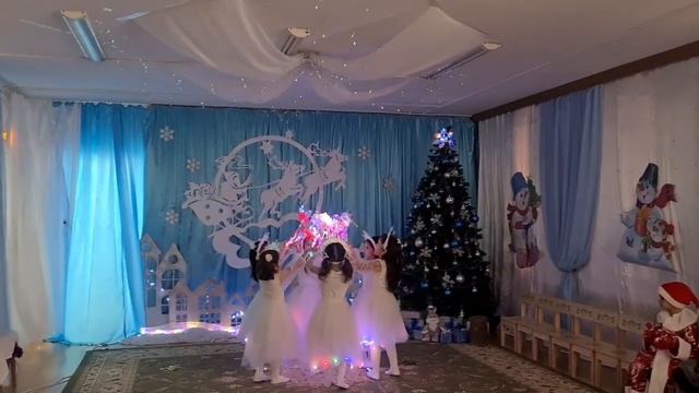 танец со светодиодными палочками. смотреть онлайн