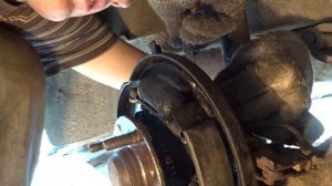 Замена заднего тормозного цилиндра  на Mazda Demio