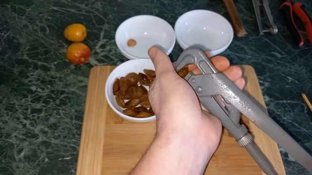 Что это? Ключ сантехника на кухне! смотреть онлайн