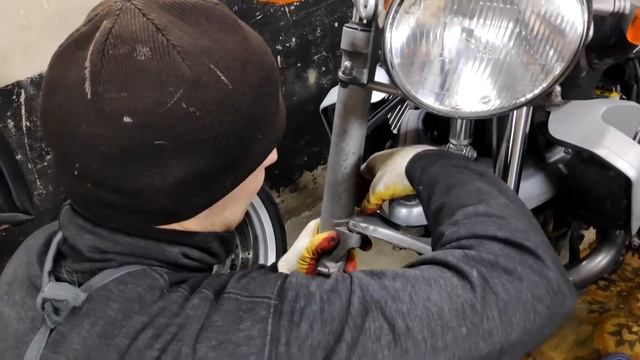 Снятие вилки на мотоцикле BMW смотреть онлайн