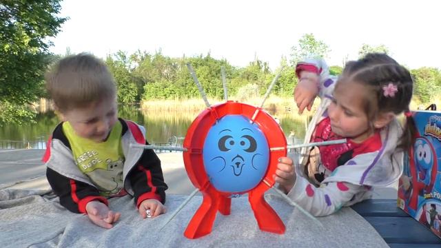 Играем в ШАЛУН БАЛУН с СЮРПРИЗОМ! Funny challenge BOOM BOOM BALLOON! смотреть онлайн