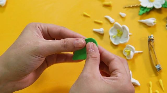 Очень красивая ЗАКОЛКА с цветами | Лепим из легкого пластилина смотреть онлайн