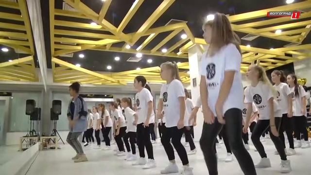 В Волгограде открылась школа танца Аллы Духовой "TODES" смотреть онлайн