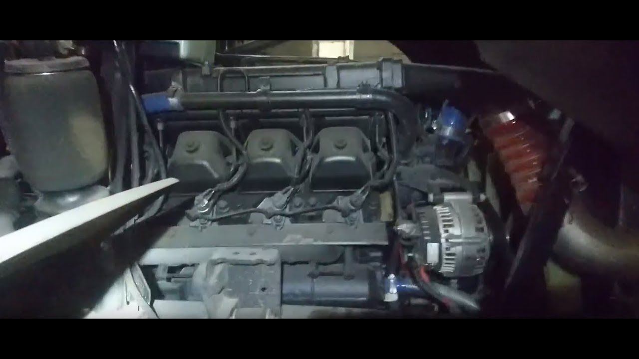 Краткий осмотр двигателя нового Камаза-65201. Трубки ГУРа текут, колёса кривые!