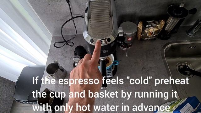 Home Barista workflow - DeLonghi Dedica EC685 - Café Latte смотреть онлайн