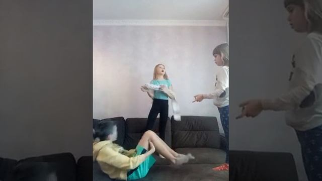 1 часть,лезни мое тело.Челендж щекотка смотреть онлайн