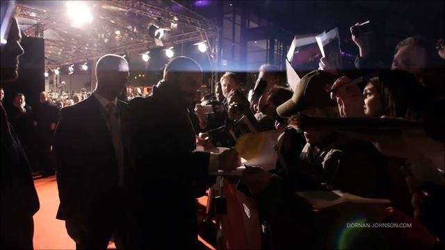 Jamie Dornan and Dakota Johnson signing for fans at Hamburg Premeire смотреть онлайн