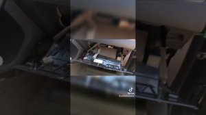 Замена фильтра салона Volvo V70 III D4