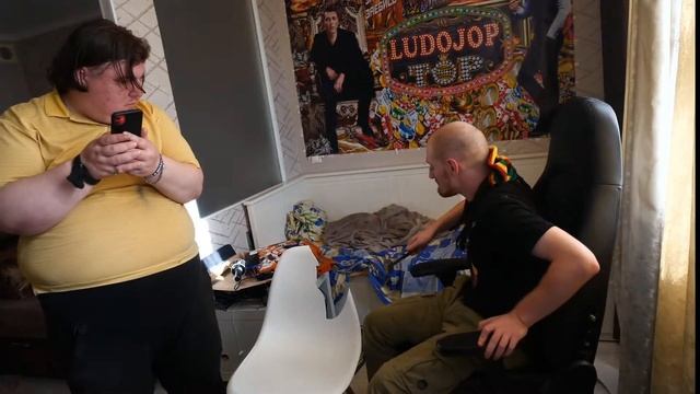 Вжлинк психанул и сломал стул молотком | VJLink смотреть онлайн