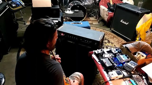 Knob turning: Fender Studio Bass 200 смотреть онлайн