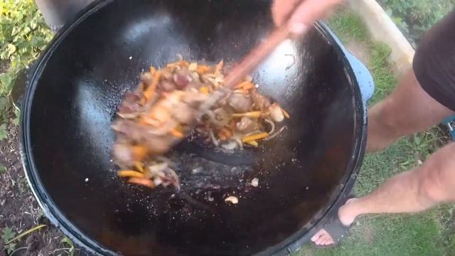 Готовим в казане макароны по Русски. смотреть онлайн