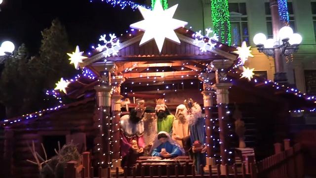 Центр Тернополя на Різдво 2021 року, ялинка, атракціони. смотреть онлайн