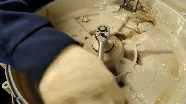 Замена подшипника стиральной машины. Запрессовка подшипника стиральной машины. смотреть онлайн
