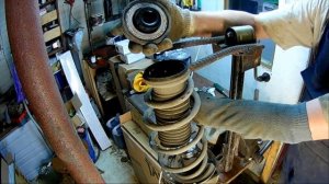 КАК ПРАВИЛЬНО ЗАМЕНИТЬ ПЕРЕДНИЙ АМОРТИЗАТОР, СТОЙКУ, ПРУЖИНУ, ОПОРУ НА ШЕВТОЛЕ КРУЗ?