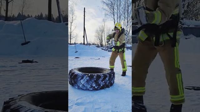 Тренировка пожарных в стиле «кроссфит» #Shorts смотреть онлайн