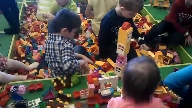 детская площадка в меге белая дача \ смотреть онлайн