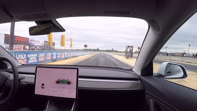 2020 Tesla Model 3 LR with Acceleration Boost vs 2016 Ford Mustang Coyote 5.0 , 1/4 mile смотреть онлайн