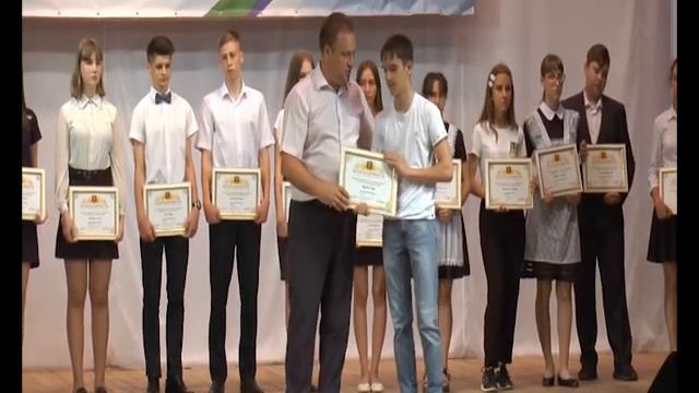 В Тбилисском р-не наградили лучших учеников благодарностями главы (ТРК"Метроном-3") смотреть онлайн