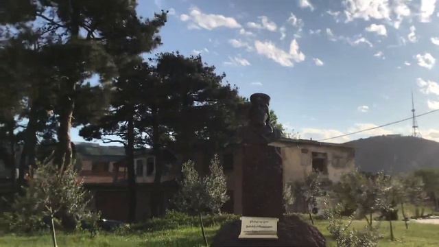 Tbilisi Georgia, двор собора Святой Троицы смотреть онлайн