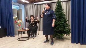 Поёт Светлана Кузнецова, про розу, слова автора Л. П. Макаровой.