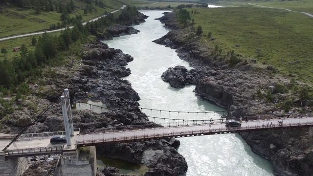 3 машины проезжают Ороктойский мост смотреть онлайн